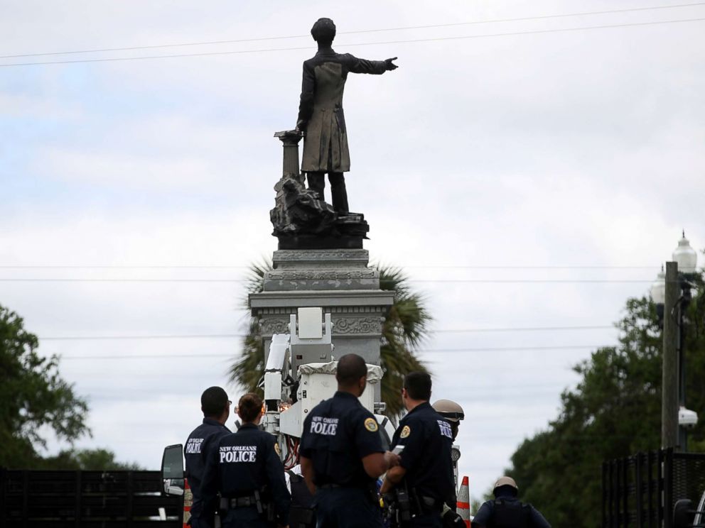 PHOTO: New Orleans police officers stand guard at the Jefferson Davis monument, May 4, 2017 in New Orleans.