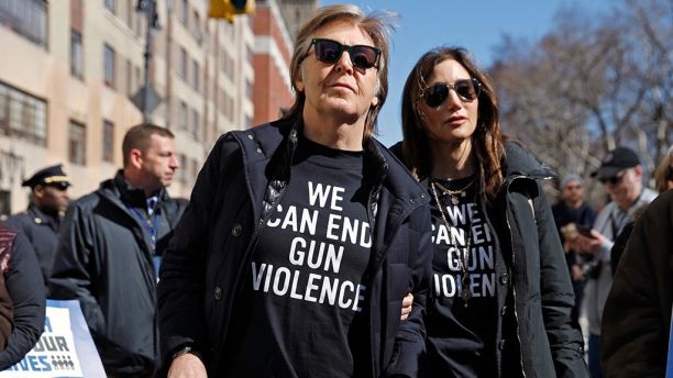 Former Beatle Sir Paul McCartney joins the rally during a "March For Our Lives" demonstration demanding gun control in New York City, U.S. March 24, 2018. REUTERS/Shannon Stapleton - HP1EE3O173GC0