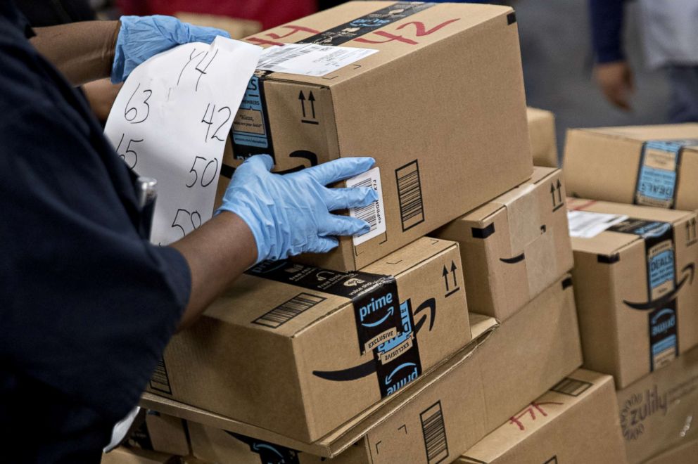 PHOTO: An employee arranges Amazon.com Inc. packages before delivery at the United States Postal Service processing and distribution center in Washington, D.C., Dec. 12, 2017.
