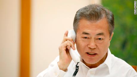 South Korean President Moon Jae-in talks to US President Trump on April 28 after his meeting with North Korean leader Kim Jong Un.