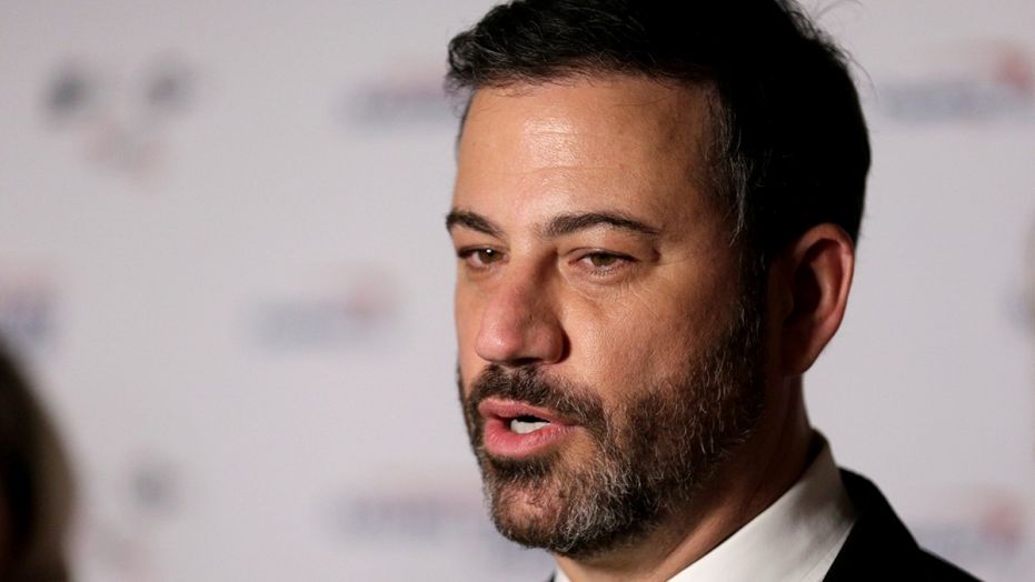 Jimmy Kimmel tweeted a snarky apology to Sean Hannity in an attempt to end their Twitter feud.