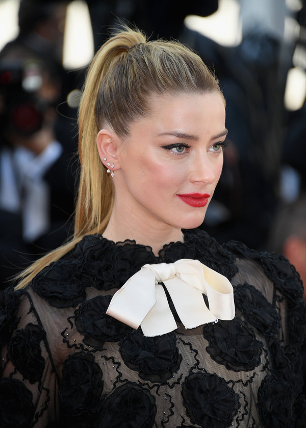 A high ponytail like Amber Heard's&nbsp;is simple, chic and great for hot weather.