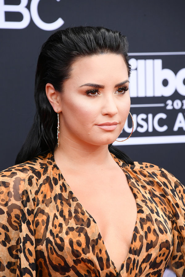 Demi Lovato rocked this slicked back, fashion-forward "wet look" hairstyle at the 2018 Billboard awards.