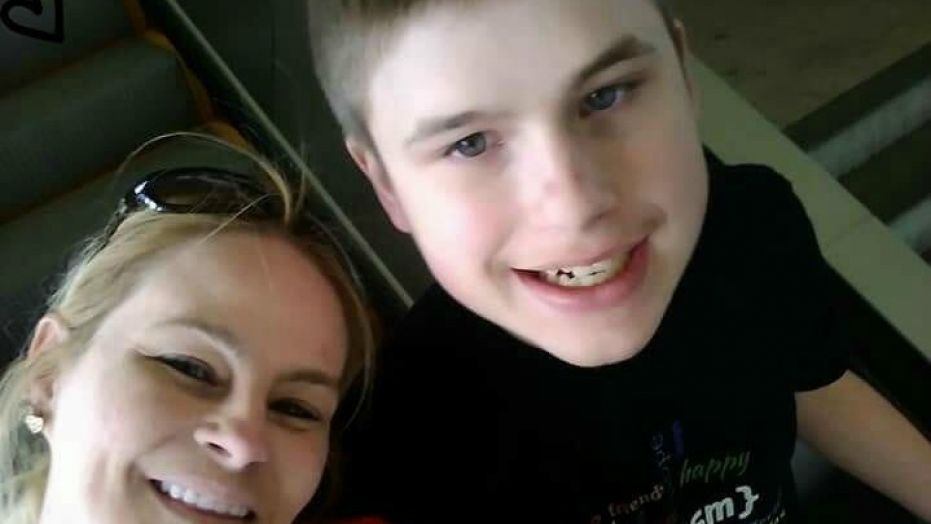 Amanda Miller and her son, CJ, 17, snap a selfie in Jacksonville, Florida.