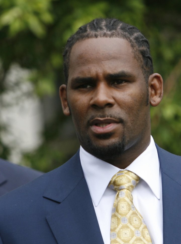 R&amp;B singer R. Kelly&nbsp;is blaming "rumors" for canceling a performance he had planned in Chicago.