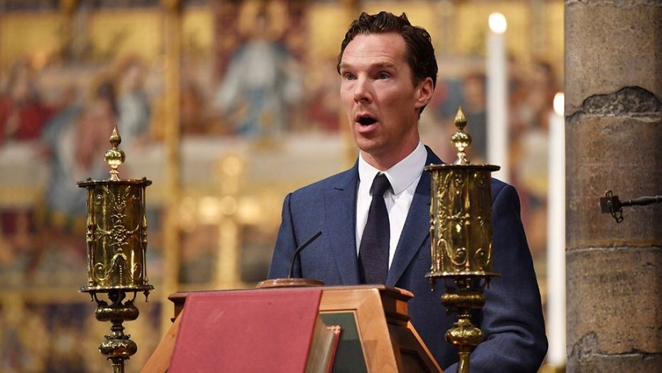 Avtor Benedict Cumberbatch speaks at Professor Stephen Hawking's memorial service at Westminster Abbey on June 15, 2018 in London, England. 