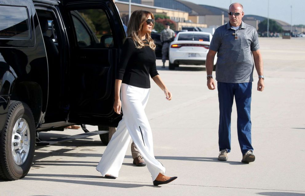 PHOTO: First lady Melania Trump boards her plane for travel to Tucson, AZ, from Joint Base Andrews in Maryland, June 28, 2018.