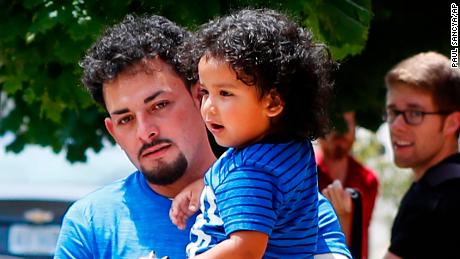&#39;A chaotic day&#39;: Officials and nonprofits try to reunite toddlers separated from parents