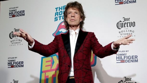 Mick Jagger of The Rolling Stones poses for photographers as the band arrives for the opening of the new exhibit "Exhibitionism: The Rolling Stones" in the Manhattan borough of New York City, U.S., November 15, 2016.  REUTERS/Mike Segar - RTX2TVGT