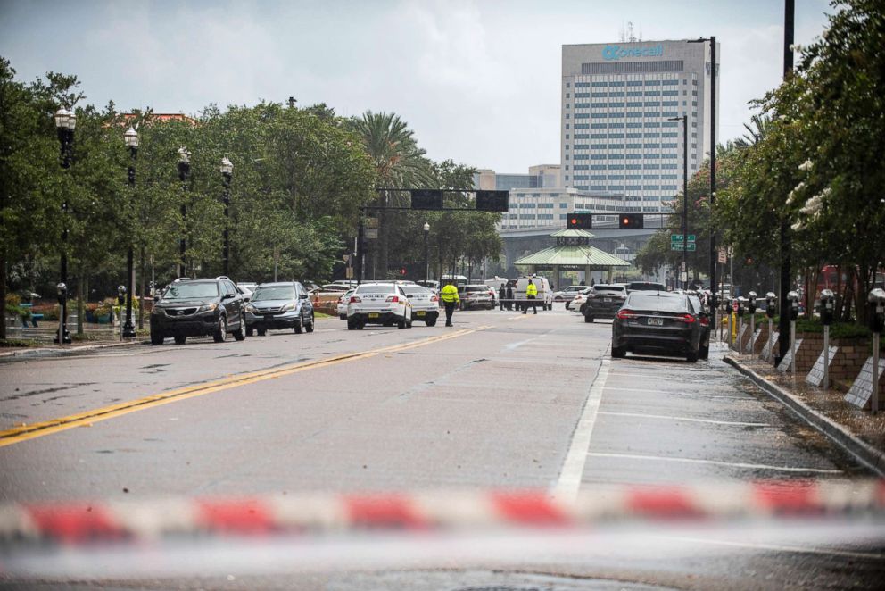 PHOTO: Police barricade a street near Jacksonville Landing in Jacksonville, Fla.,Aug. 26, 2018