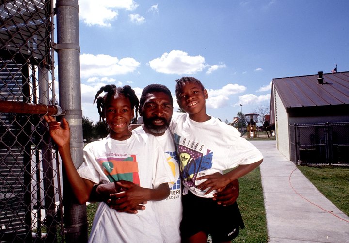 Richard Williams, center, with his daughters Venus Williams, left, and Serena Williams, right, in 1991.