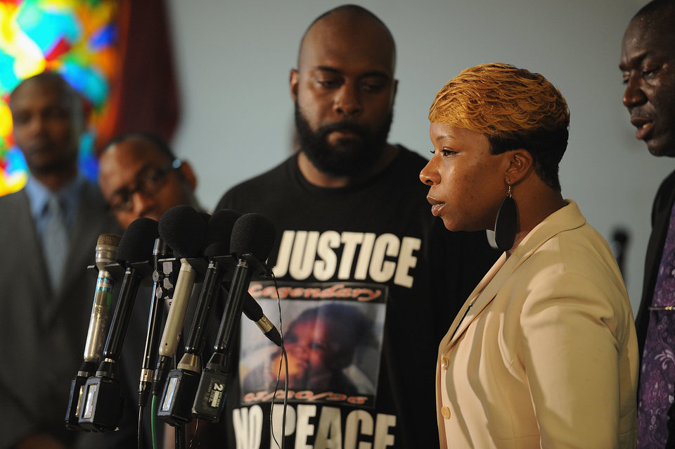 JENNINGS, MO - AUGUST 11: Lesley McSpadden, mother of slain 18 year-old Michael Brown speaks during a press conference at Jen