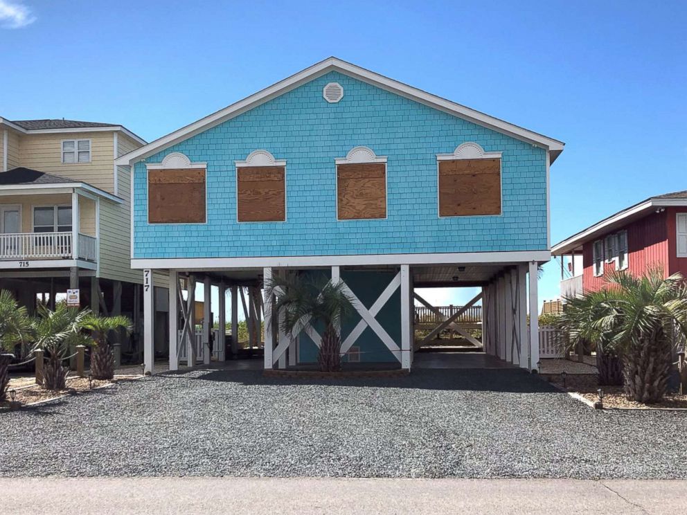 PHOTO: Boarded up houses are seen ahead of Hurricane FlorenceÃ?s expected landfall, at Holden Beach, N.C., Sept. 10, 2018.