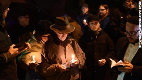 Pittsburgh rabbi says he won&#39;t &#39;let hate close down&#39; his synagogue after massacre 