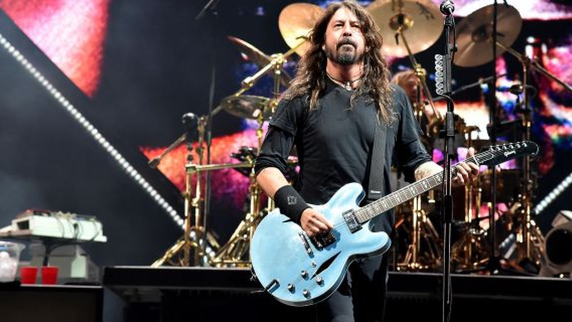 Foo Fighters frontman Dave Grohl performed "Enter Sandman" with a 10-year-old at a recent concert. 