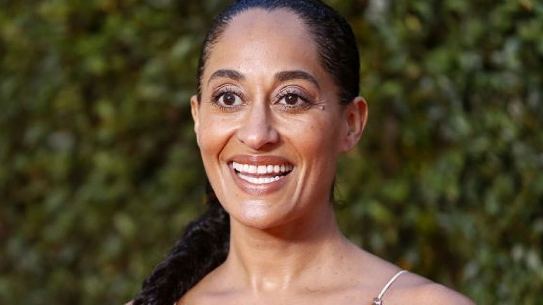 Tracee Ellis Ross will host the 2018 American Music Awards.