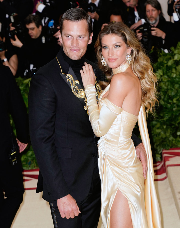 B&uuml;ndchen and Tom Brady attend&nbsp;the Heavenly Bodies: Fashion &amp; The Catholic Imagination Costume Institute Gala at