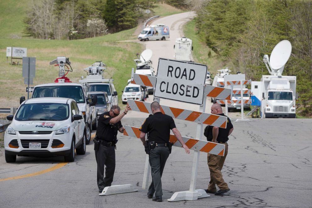PHOTO: Authorities set up road blocks at the intersection of Union Hill Road and Route 32 at the perimeter of a crime scene, April 22, 2016, in Pike County, Ohio. 