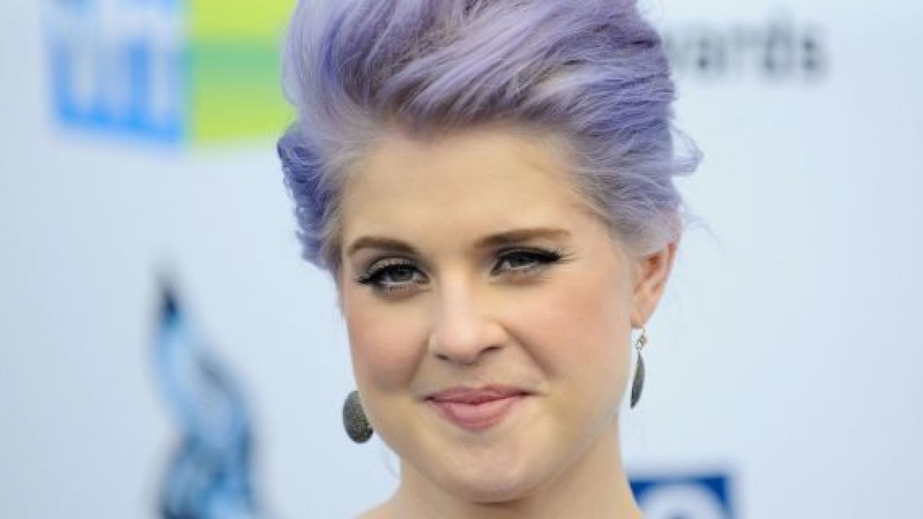 Kelly Osbourne talks about how she stays sober during tough times like the holidays. 