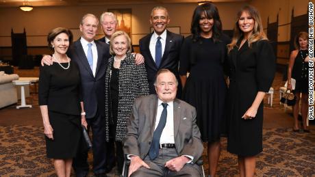 Family and political world react to George H.W. Bush&#39;s death