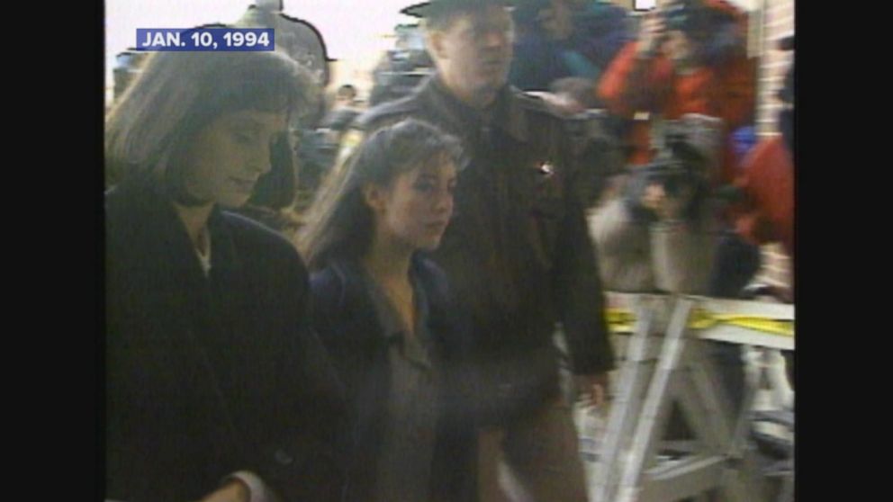 The trial of Lorena Bobbitt, who wounded her husband, begins.