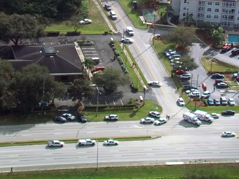 PHOTO: First responders are seen outside a SunTrust bank branch in Sebring, Fla., after reports of a shooting on Jan. 23, 2019.