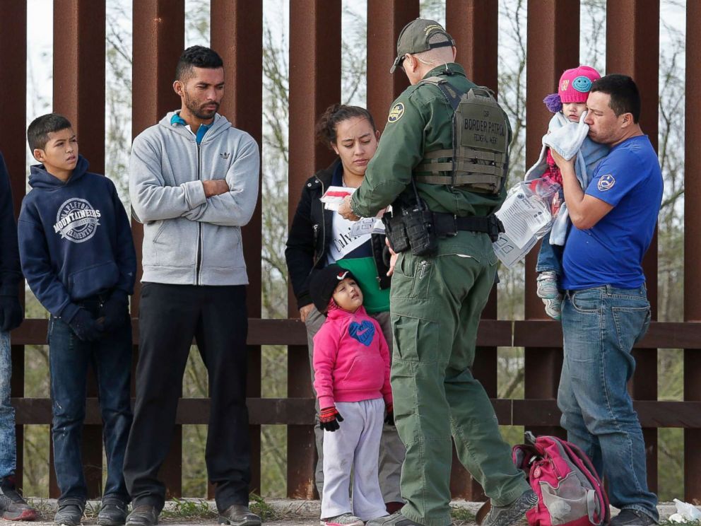 PHOTO: Families that crossed the border to enter the United States illegally turn themselves in to Border Patrol agents next to a fence along the Rio Grande River near McAllen, in Texas, Jan. 23, 2019.