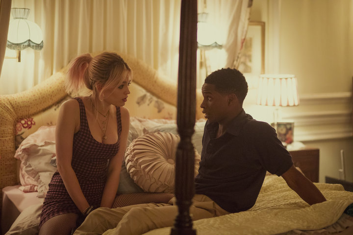Maeve (Emma Mackey) and Jackson (Kedar Williams-Stirling) discuss whether to make out in "Sex Education."