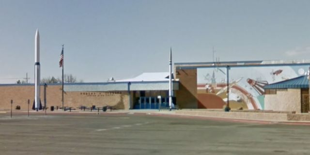 A street view image of Goddard High School in Roswell, New Mexico.