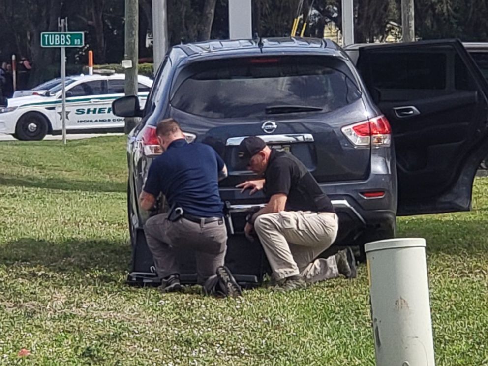 PHOTO: Police respond to the scene of a shooting in a SunTrust bank branch in Sebring, Fla., Jan. 23, 2019.