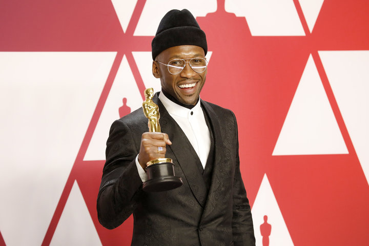 Mahershala Ali with his award for Best Actor in a Supporting Role for &ldquo;Green Book&rdquo; at the 91st Annual Academy Awa