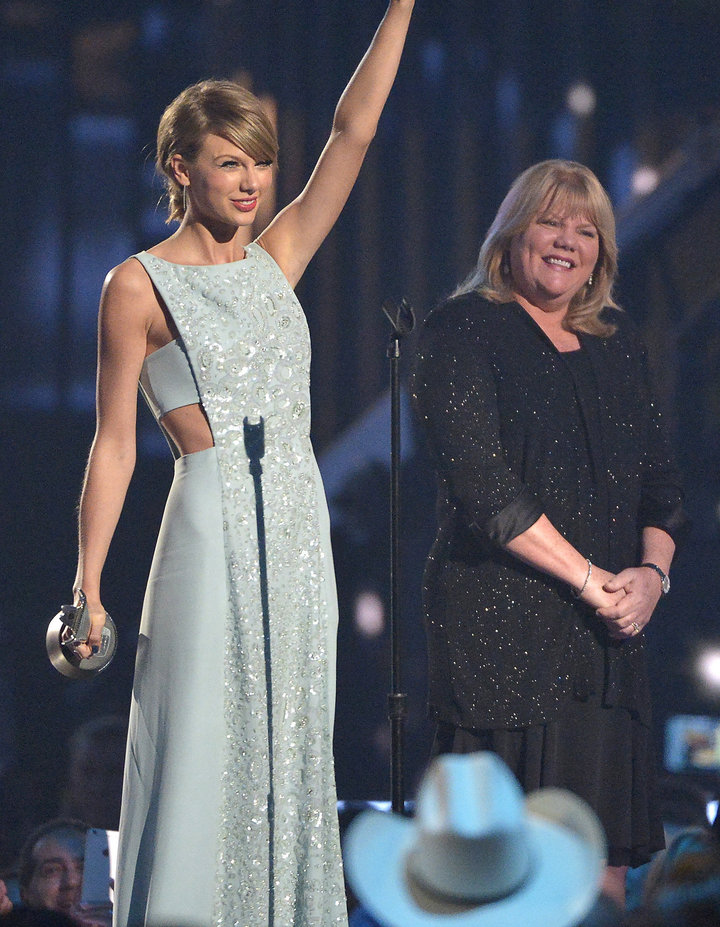 Taylor Swift and her mother Andrea at the 2015 Country Music Awards.