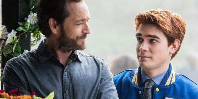 Luke Perry as Fred Andrews and K.J. Apa as Archie Andrews in "Riverdale" in 2017