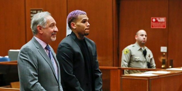 Mark Geragos, left, in court with singer Chris Brown in 2015.
