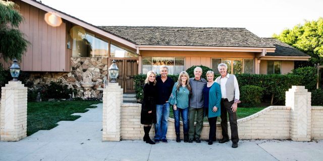 Brady Bunch cast: (left to right) Maureen McCormack / Marsha Brady, Christopher Knight / Peter Brady, Susan Olsen / Cindy Brady, Mike Lookinland / Bobby Brady, Eve Plumb / Jan Brady &amp; Barry Williams / Greg Brady in front of the original Brady home, as seen on "A Very Brady Renovation."