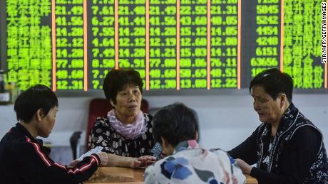Global stocks drop after Trump risks &#39;full-on&#39; trade war with China