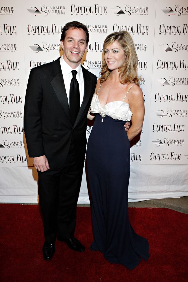 Laurie Luhn (right) with Bill Hemmer at the&nbsp;Capitol File Magazine and Charmer Sunbelt Host White House Correspondents' A