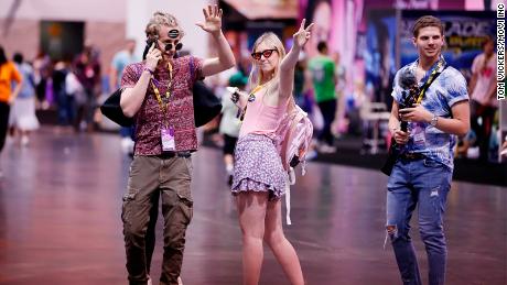 Teens, screams and celebrity YouTubers: This is VidCon 2019