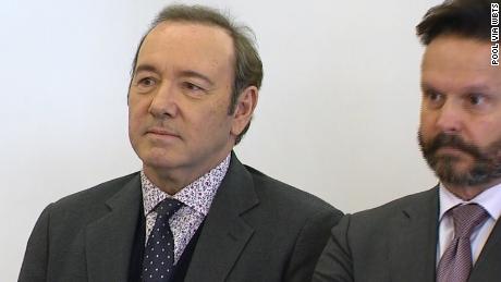 Court documents detail text messages between Kevin Spacey&#39;s accuser and his girlfriend 