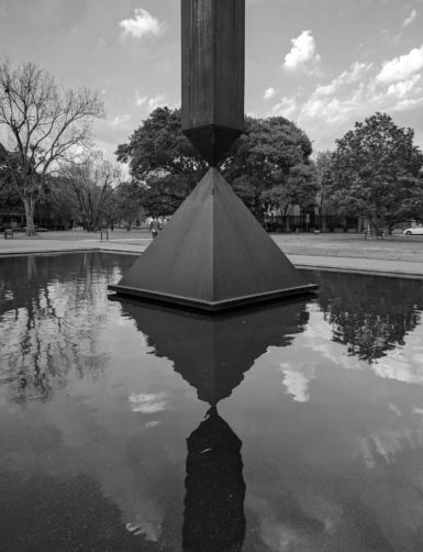Barnett Newman, Broken Obelisk, 1963-1967.