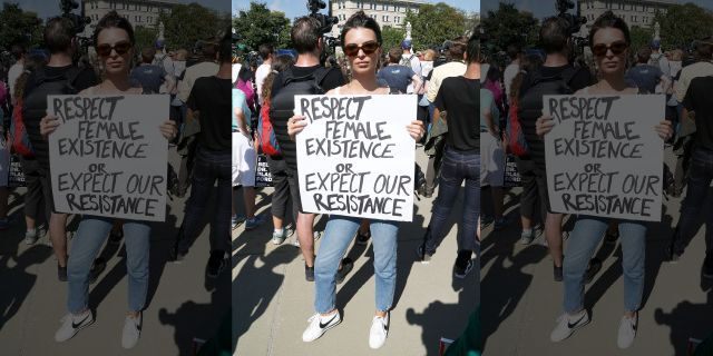 Ratajkowski at a protest against Brett Kavanaugh's for the Supreme Court on Oct. 4, 2018 in Washington, DC. 