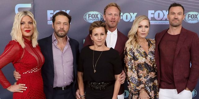 Tori Spelling, Jason Priestley, Gabrielle Carteris, Ian Ziering, Jennie Garth, and Brian Austin Green attend the 2019 Fox Upfront at Wollman Rink, Central Park on May 13, 2019 in New York City. (Photo by Taylor Hill/FilmMagic)