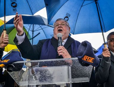 PHOTO: Cox Sr. National President of the American Federation of Government Employees, addresses union members and Congressional leadership during a rally for wage increases on Feb., 9, 2016, in Washington, D.C.
