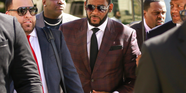 R. Kelly, center, arrives at the Leighton Criminal Court building for an arraignment on sex-related felonies in Chicago on June 26, 2019. (AP Photo/Amr Alfiky, File)