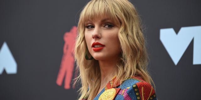 Taylor Swift arriving at the MTV Video Music Awards at the Prudential Center on Monday in Newark, N.J. (Photo by Evan Agostini/Invision/AP)