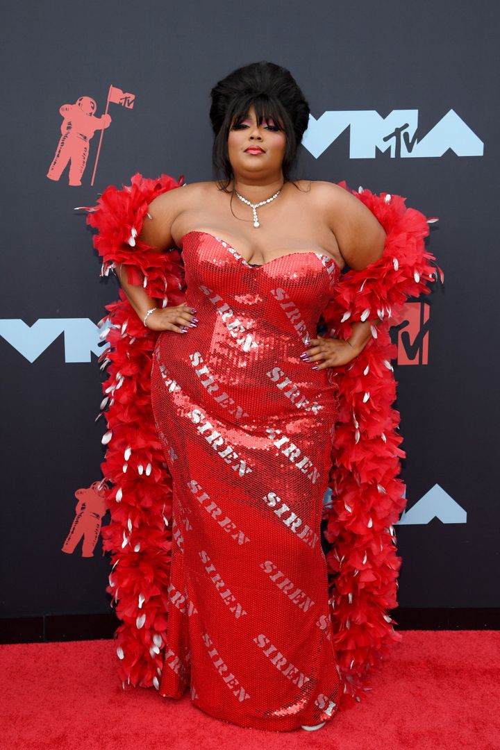 Lizzo arrives at the 2019 MTV Video Music Awards.&nbsp;