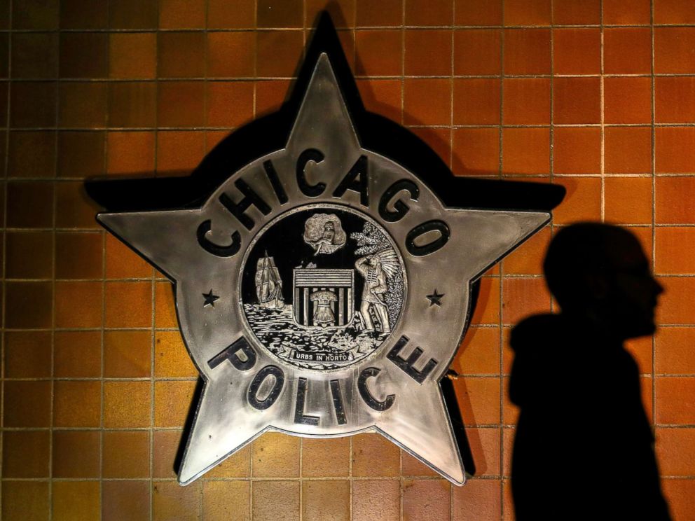 PHOTO: People gather in front of the Chicago Police Department, Oct. 20, 2017.