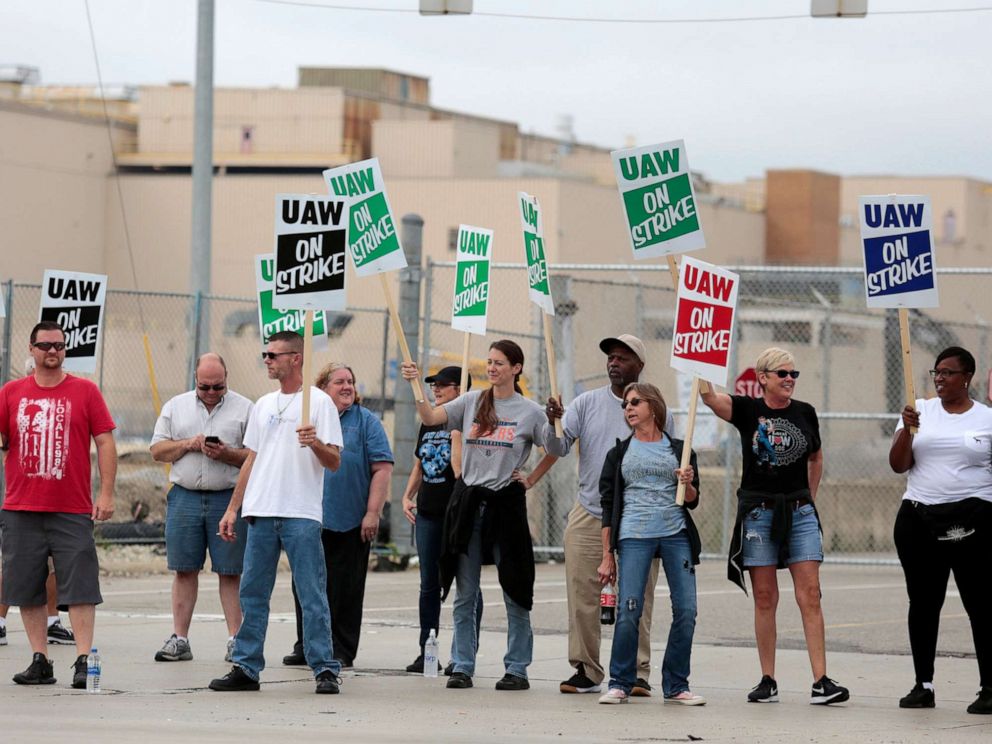 PHOTO: General Motors assembly workers picket outside the General Motors Flint Assembly plant during the United Auto Workers (UAW) national strike in Flint, Mich., September 16, 2019.