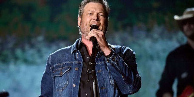 Blake Shelton performs 'God's Country' during the 54th Academy Of Country Music Awards at MGM Grand Garden Arena on April 07, 2019 in Las Vegas, Nevada.
