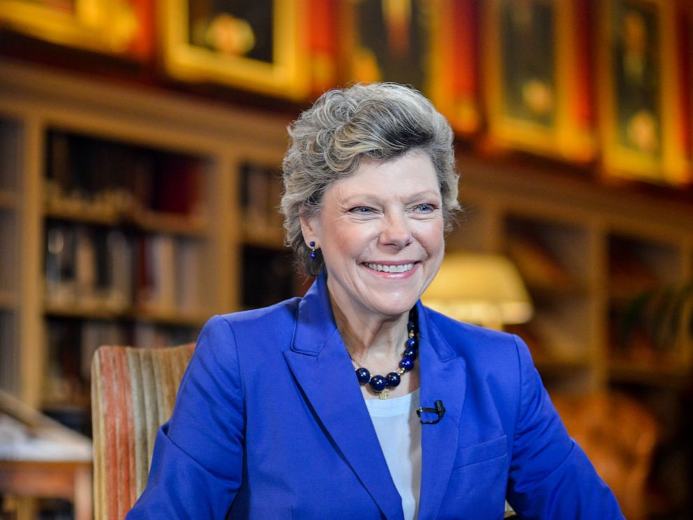 PHOTO: Cokie Roberts conducts an interview at the University Club in Washington, Oct. 29, 2015.